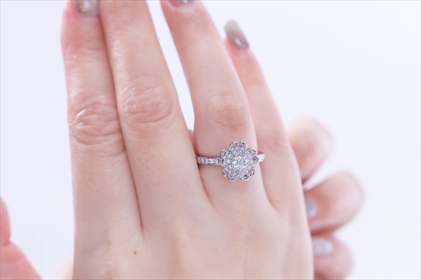 桜をモチーフにしたピンクダイヤモンドリング