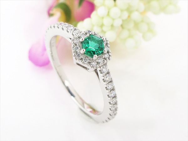 オーダーメイドのエメラルドリング